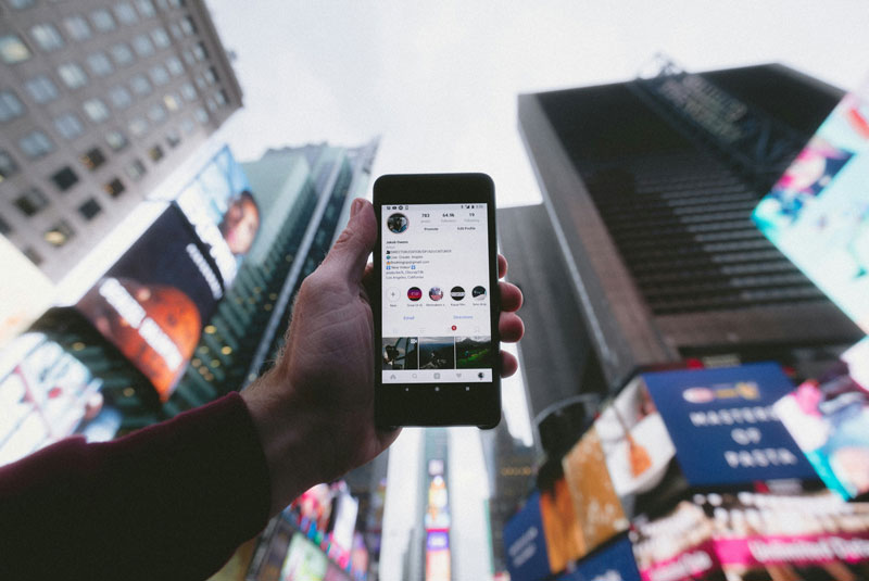 How to Use Social Media to Build an Online Presence